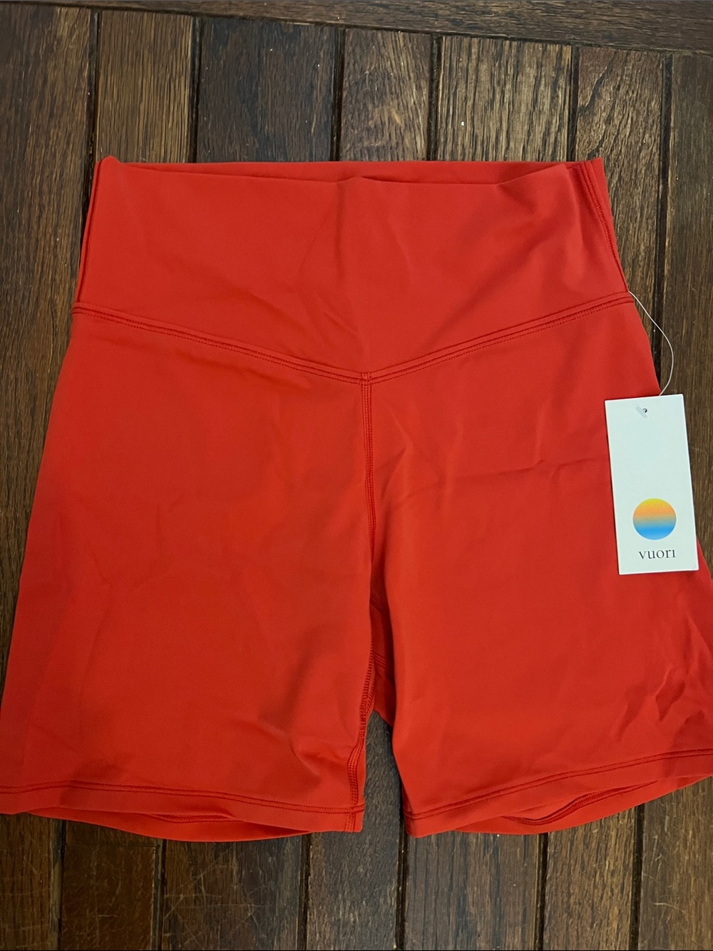 Vuori Crimson Red All The Form 6" Shorts Size Medium New With Tags NWT